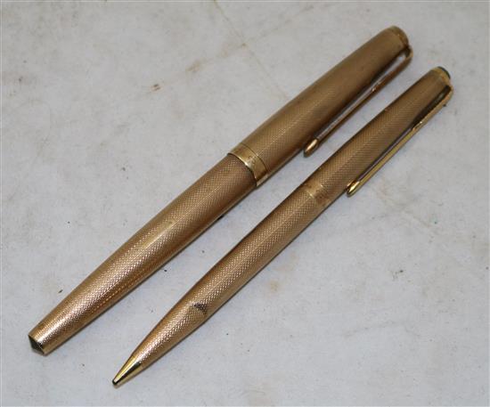 A Parker 9ct gold fountain pen and pencil set